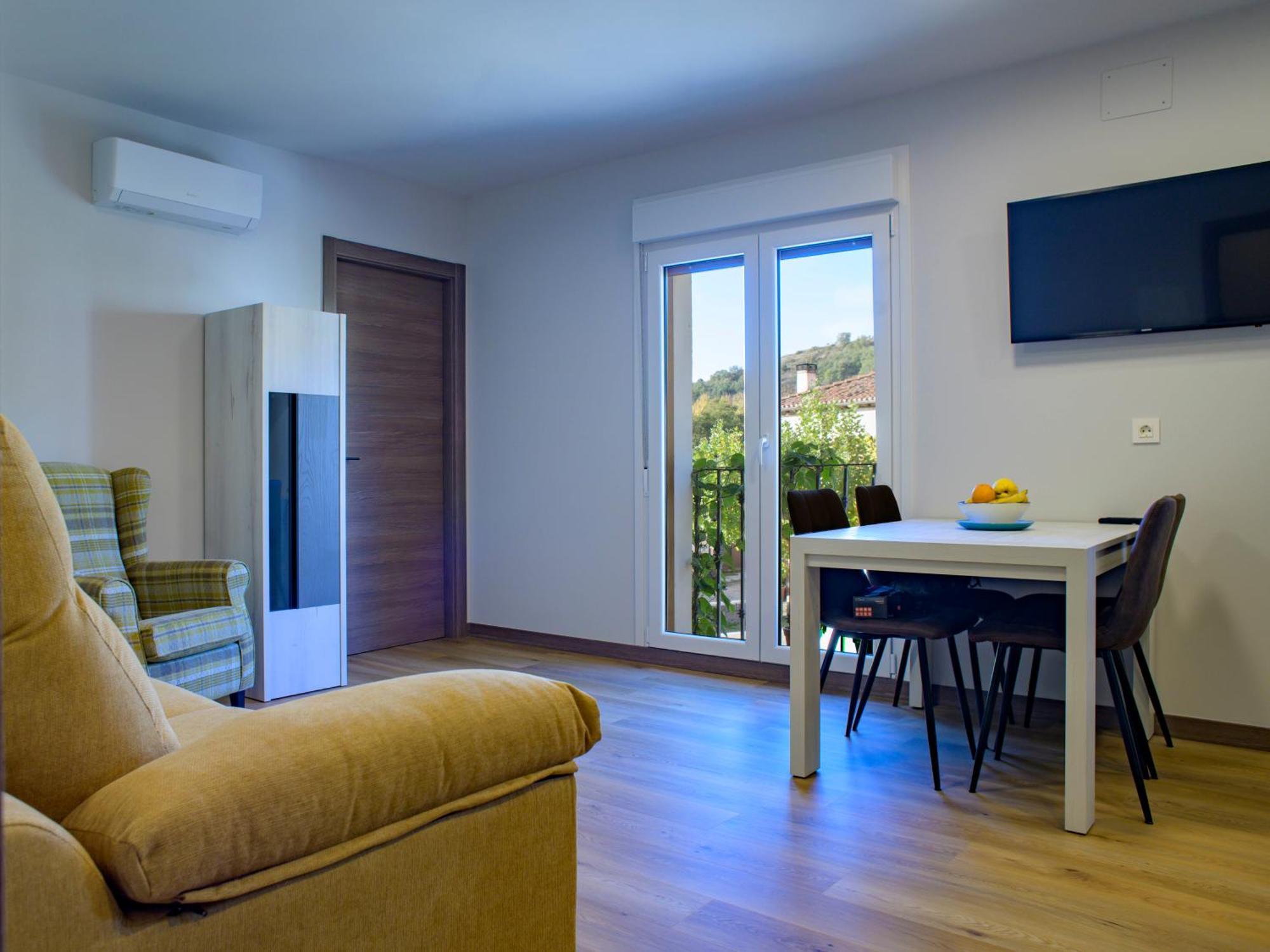 Apartamentos El Puente Covarrubias Exteriör bild